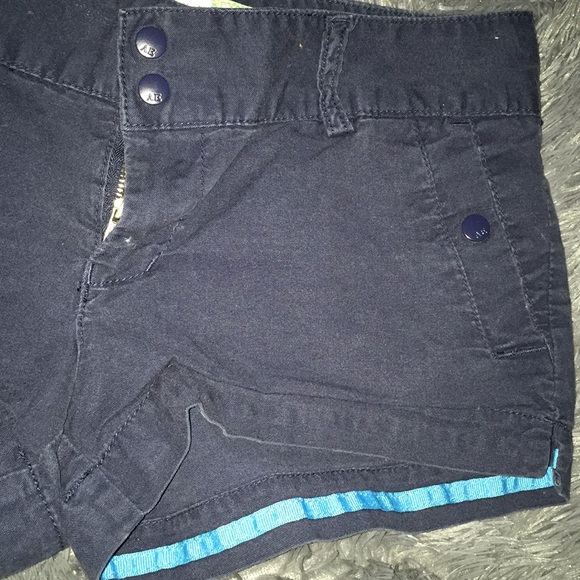 Shorts - Picture 2 of 4